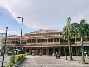 1892년에 건설되어 현재는 쇼핑몰로 개조된 구 투투반 중앙역