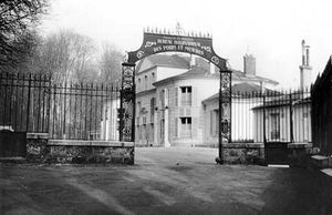 1875년부터 미터법의 본거지였던 프랑스 생클루의 브르퇴유 파빌리옹