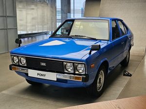 현대 포니 정측면