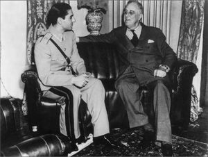 테헤란 회담 당시 미국 대통령 프랭클린 D. 루스벨트를 만난 이란 샤