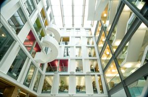 인포매틱스 포럼의 아트리움