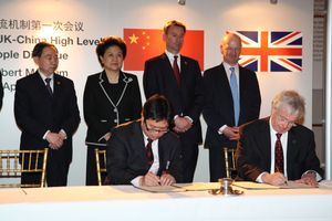 2012년 전 총장인 티모시 오셰이 경(Sir Timothy O'Shea)이 베이징대학교(Peking University)와 협정을 체결함