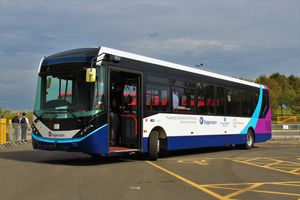 영국의 첫 번째 자율 주행 버스. 현재 스테이지코치 맨체스터(Stagecoach Manchester)에서 시험 운행 중