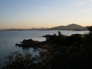 하단: 가보로네 댐