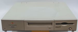 파워 매킨토시 6100은 1994년에 출시되었으며, 파워PC 프로세서로 전환한 후 애플의 첫 번째 새로운 가정용 컴퓨터 모델이었다.