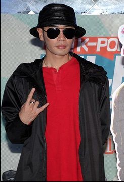 CJ E&M 엠넷 '문나이트90' 발표회에서의 뮤지