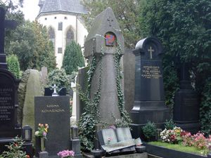 카렐 차페크의 묘