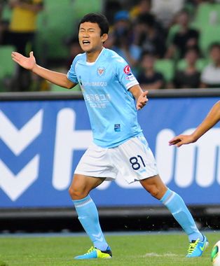 2013년 대구 FC에서 뛰고 있는 최원권