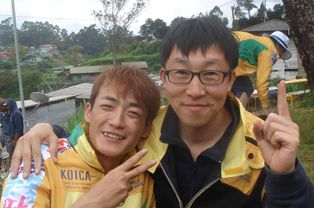 2012년 MBC 코이카의 꿈 스리랑카편, 한민관(왼쪽), [[이건 (1970년)|이건]](오른쪽)