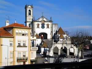 동명의 교구에 있는 산투 안토니우 두스 올리바이스 교회