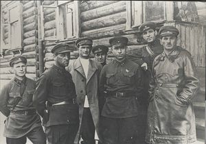 나프탈리 프랭켈(맨 오른쪽)과 굴락 수장 마트베이 베르만(가운데)이 1932년 7월 백해-발트 해협 운하 공사 현장에서