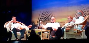 2014년 몬티 파이썬 재결합에서의 "포 요크셔맨" 스케치. 클리스, 채프먼, 팀 브룩-테일러, 마티 펠드먼이 작성했으며, 원래 1967년 앳 래스트 더 1948 쇼에서 공연되었다.