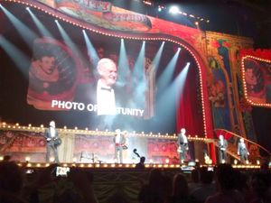 2014년 7월 런던 O₂ 아레나 무대 위 몬티 파이썬 멤버들