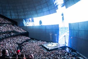 U2 콘서트 중 스피어의 좌석