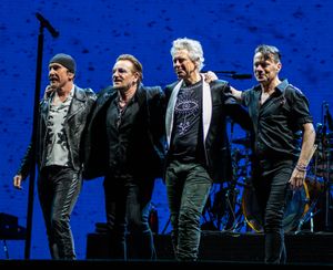 2019년 11월 U2 (왼쪽부터): 더 에지, 보노, 애덤 클레이턴, 래리 멀렌