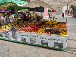 프랑스 시장에서 판매되는 과일들