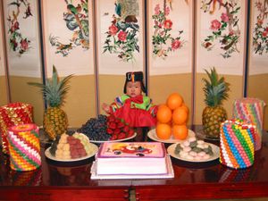 백설기와 수수경단 등이 차려진 돌잔치 상차림