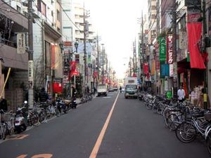 남쪽 출구에서 아사히도리를 바라봄