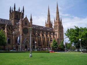 시드니 세인트 메리 대성당은 천주교 시드니대교구 소속 로마 가톨릭교회 성당이다.