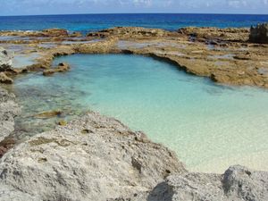 로타의 자연 해수 수영장, 수영 구멍