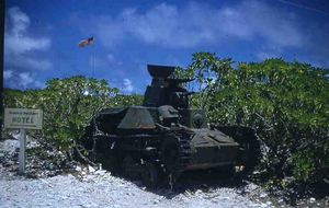 1952년 촬영된 2차 세계대전 당시 남은 폐허가 된 일본군 탱크