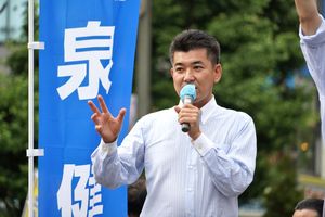 2022년 6월 거리 유세 중인 이즈미