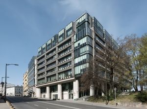 바르샤바 증권거래소는 동유럽과 중앙유럽에서 가장 큰 증권거래소이다.