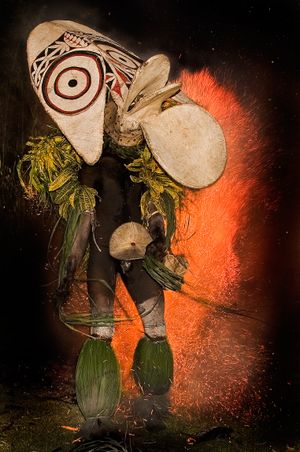 파푸아뉴기니의 가면무용의 하나, 바이닝족(Baining) 댄스