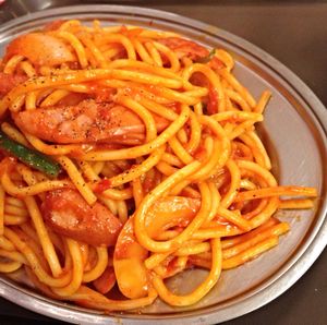 일본의 대표적인 스파게티 요리인 나포리탄.