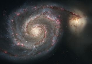소용돌이 은하 (M51a), [[NGC 5195]](M51b)와 함께 ([[NASA]]/[[유럽 우주국|ESA]])