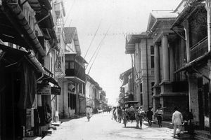 20세기 전반의 시장 거리. 왼쪽에는 일본식 가옥이 보인다.