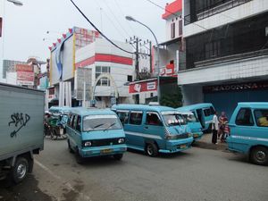 마카사르의 페테-페테 공유 택시