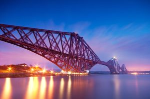 스코틀랜드 철도의 잘 알려진 구조물이자 유네스코 세계유산인 포스 브리지 (Forth Bridge)