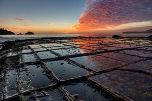 테셀레이티드 포장도로(Tessellated pavement), 타스만 반도(Tasman Peninsula)에 있는 희귀한 암석 지형