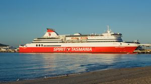 태즈메이니아호(MS Spirit of Tasmania II)는 섬과 호주 본토를 연결한다.