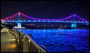 1940년에 완공된 777미터 길이의 스토리 브리지(Story Bridge)