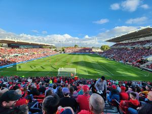 2023년 시드니 FC와 경기하는 애들레이드 유나이티드