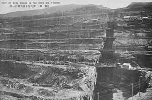 푸순의 노천 탄광