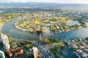 Q1에서 본 교외 운하