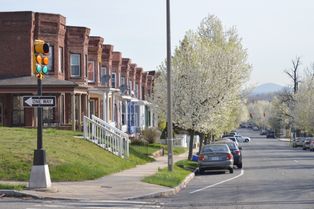 봄의 비치 스트리트 풍경