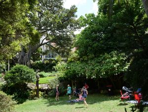 시드니에 있는 웬디 화이트리의 정원. 브렛 화이트리의 유골이 이곳에 뿌려졌다.