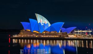 2024년 호주 왕실 순방을 위해 조명된 오페라 하우스