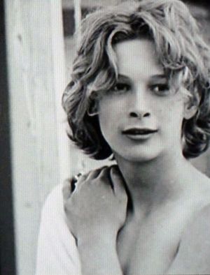 하기오 모토의 '미소년'은 『베니스의 죽음』(사진 속 주연 배우 비외른 안드레센)처럼 동성애적 상황에 처한 젊은 남성을 다룬 영화에서 영감을 받았다.