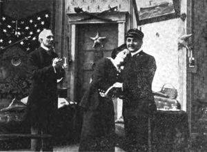 타이타닉에서 구출됨(Saved from the Titanic)(1912)의 한 장면. 현재는 유실 영화로 간주된다.