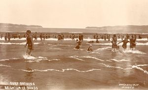 뉴사우스웨일스주 브라이턴-르-샌즈 해변에서의 서핑