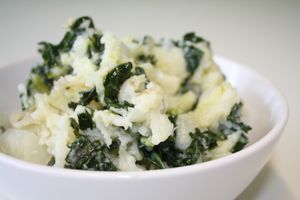 콜캐넌(Colcannon) 한 그릇, 감자와 케일 요리