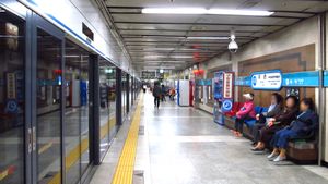 이촌역 4호선 승강장(2019년 10월 22일)