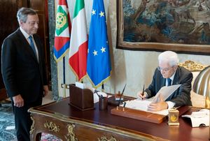 마타렐라 대통령은 드라기 총리의 사임 이후 이탈리아 의회를 해산했다.