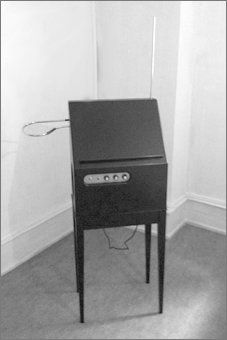 테레민 연주 모습