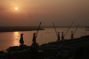 키산가니의 콩고 강 위 석양